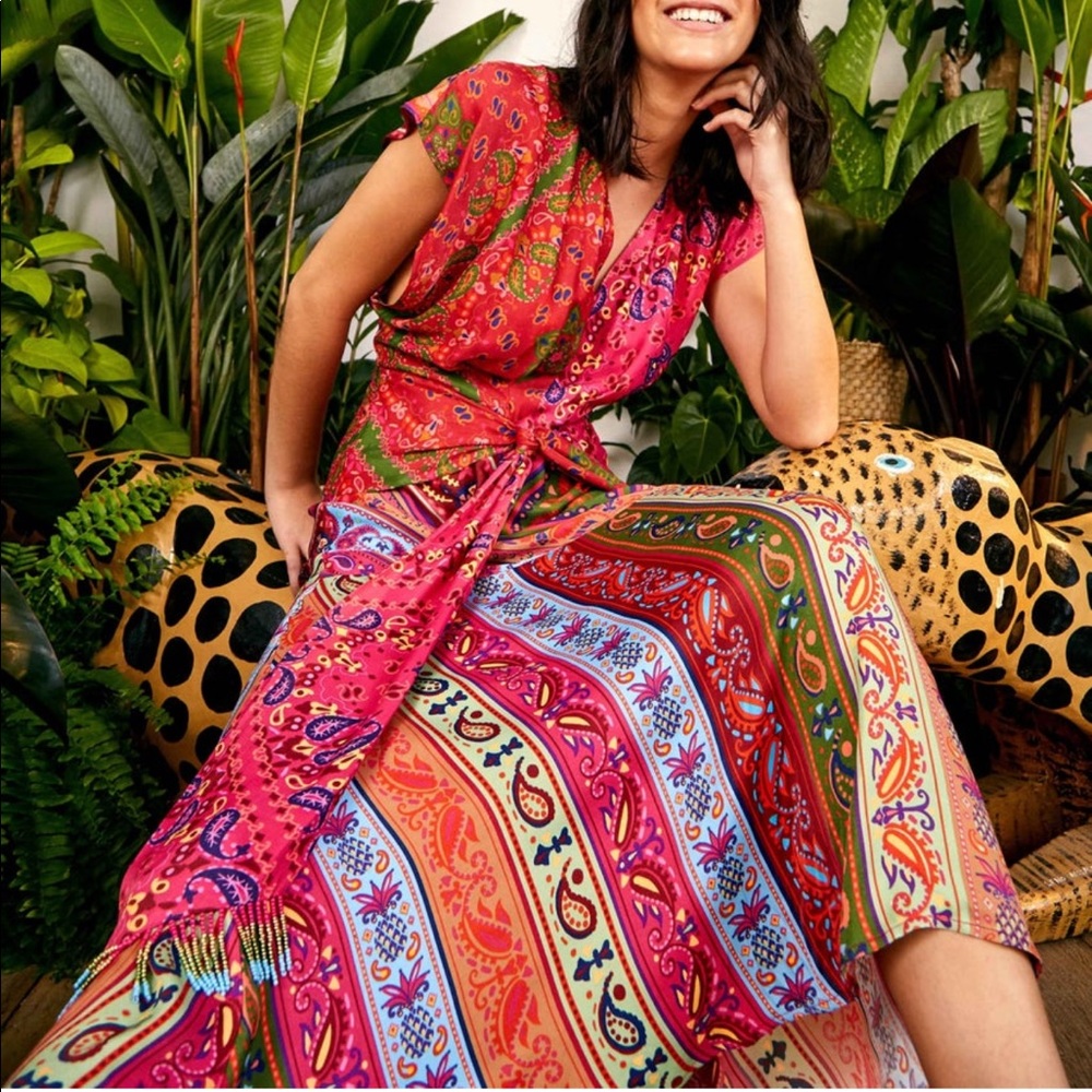 Like new colorful bandana waist binding midi